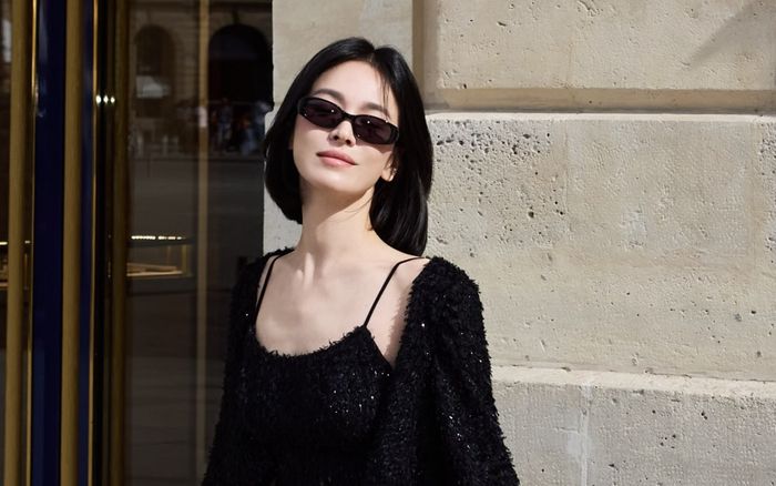 Song Hye Kyo mặc hở ở tuổi 44
