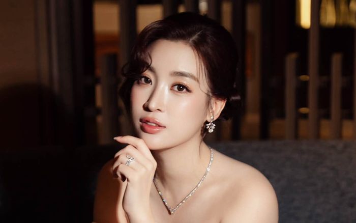 Hoa hậu Đỗ Mỹ Linh đón sinh nhật bên người đặc biệt