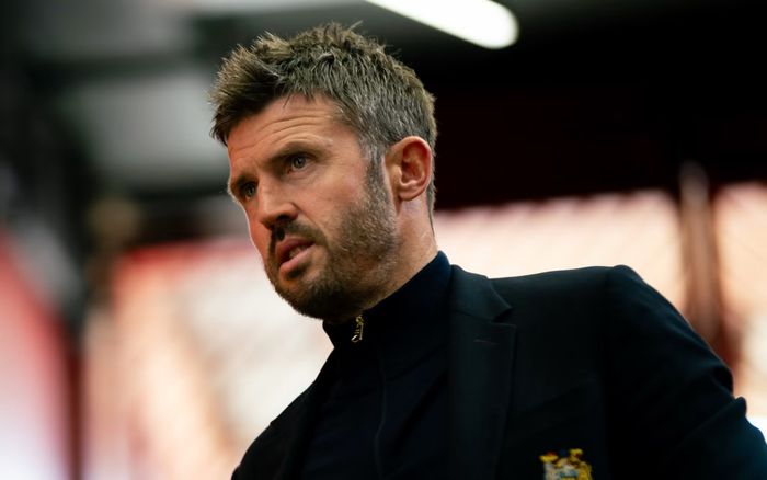 Roy Keane suýt trở lại Man United trước khi Michael Carrick được chọn