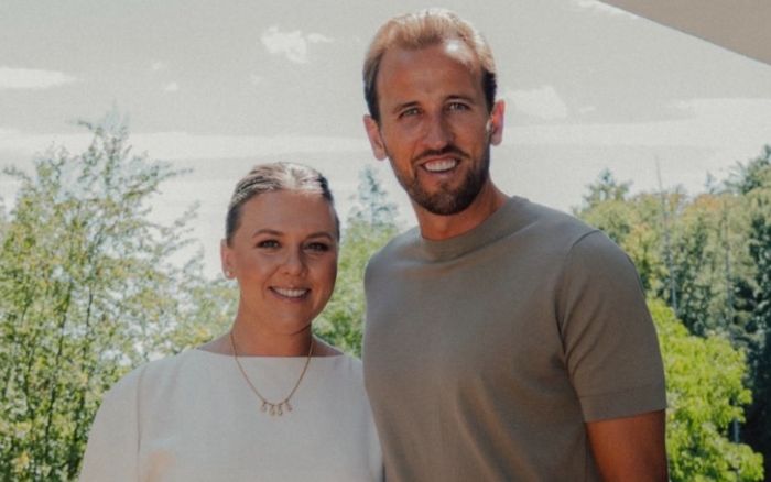 Vợ Harry Kane xúc động sau khi chồng giành Quả bóng vàng