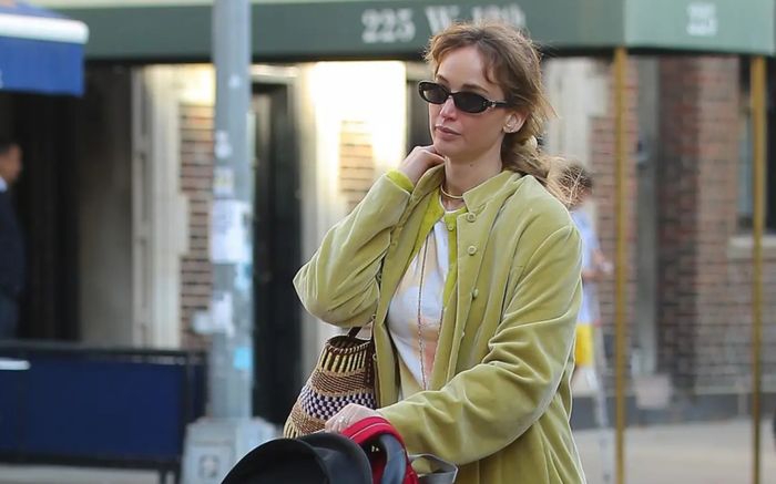 Jennifer Lawrence lộ diện bên con trai sau khi công khai phẫu thuật thẩm mỹ