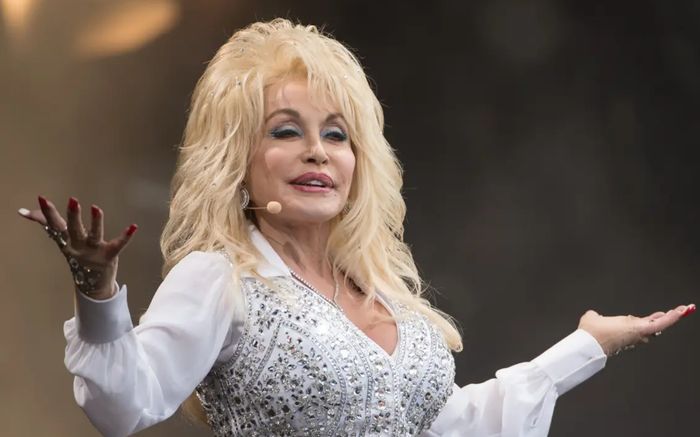 Cháu trai cố danh ca Dolly Parton vướng cáo buộc xô xát