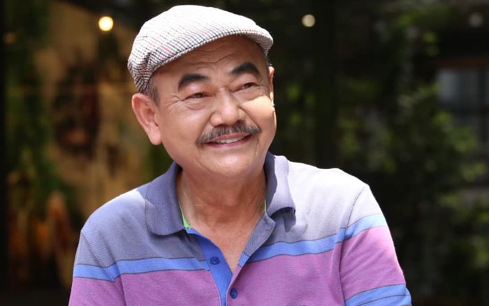 NSND Việt Anh gây chú ý
