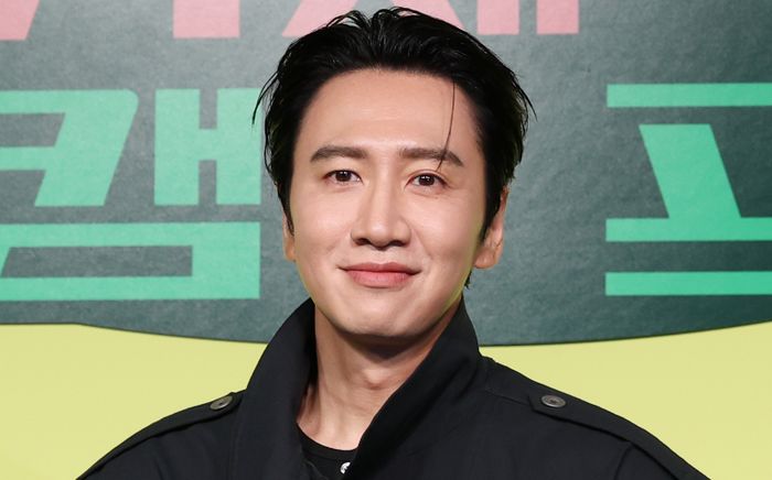 Lee Kwang Soo bị 'bắt quả tang'