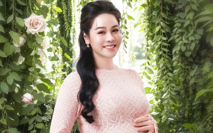 Mừng cho Nhật Kim Anh đã tìm thấy hạnh phúc ở tuổi 41