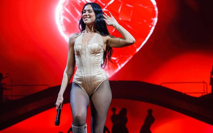 Dua Lipa chuẩn bị trở lại với album mới, hé lộ kế hoạch tour sân vận động năm 2027