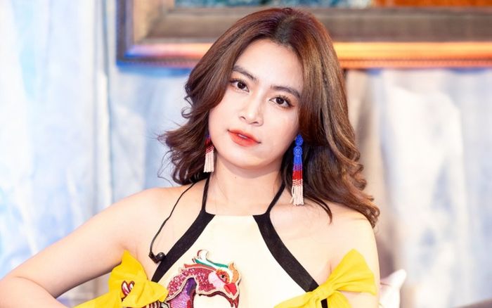 Xôn xao 'đứa con' thứ 3 của Hoàng Thùy Linh