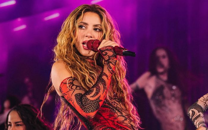 Shakira viết tiếp lịch sử với Las Mujeres Ya No Lloran World Tour