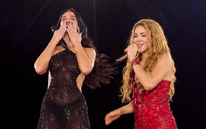 Dua Lipa diện váy xuyên thấu lấp lánh song ca cùng Shakira