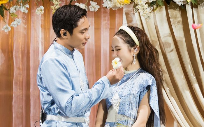 Phương Mỹ Chi và chú rể 32 tuổi bị bắt quả tang ôm nhau sau đám cưới