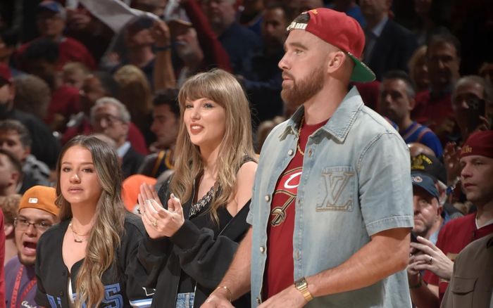 Chrissie Hynde nói Taylor Swift 'bắt chước' mình để viết về Cleveland