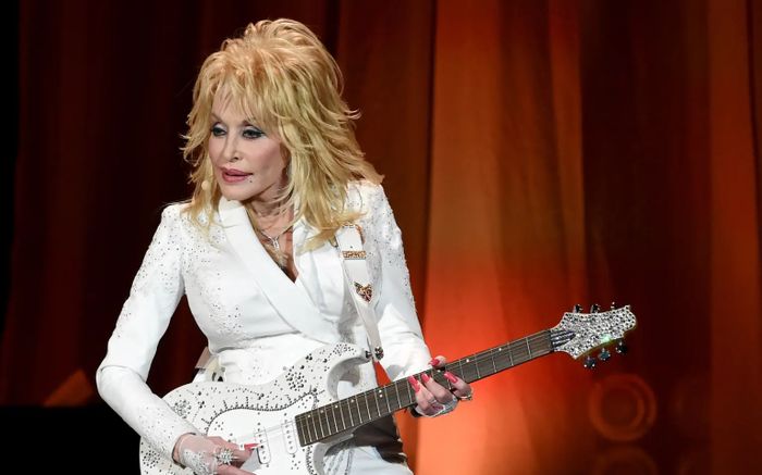 Cháu trai Dolly Parton bị cáo buộc có lời lẽ thô tục