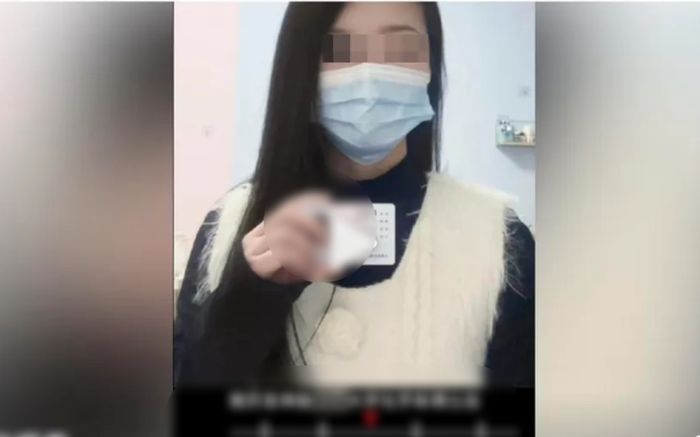 Từ tin nhắn giữa mẹ và bạn trai, cô gái bất ngờ tìm ra bí mật bị che giấu bấy lâu