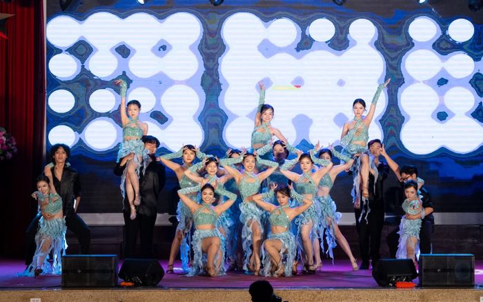 Mãn nhãn với đêm nhạc hội chào đón tân sinh viên tại Học viện báo chí & Tuyên truyền