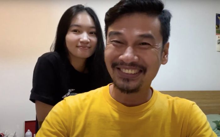 Tiết Cương tiết lộ lý do không đưa vợ kém 26 tuổi sang Mỹ