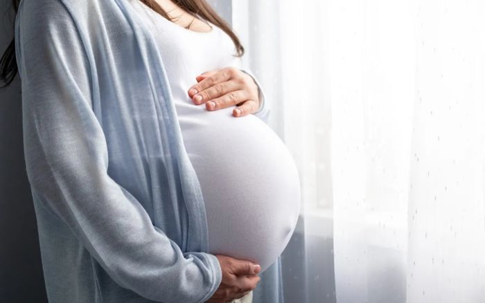 Người đàn ông sỉ nhục vợ nơi đông người vì nghi ngoại tình có thai, kết quả ADN phơi bày sự thật