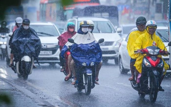 Rét sâu lan rộng, mưa dông kèm lốc sét ở miền Trung