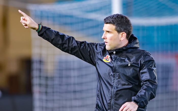 Thua đội của Đình Bắc, HLV Tây Ban Nha phản ứng xấu xí và gay gắt