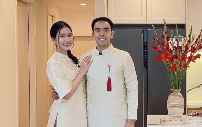 Á hậu Phương Anh hiếm hoi khoe ảnh tình tứ với chồng trong ngày 23 Tết