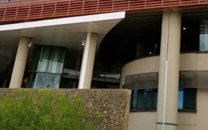 Phát hiện quả pháo đạn trong trực tràng nam bệnh nhân, bệnh viện sơ tán khẩn