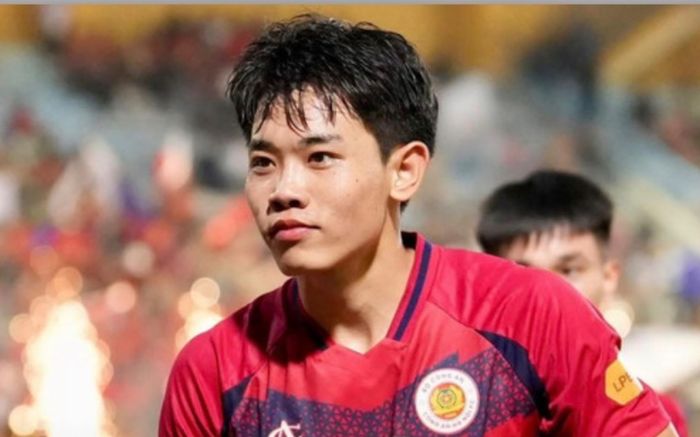 Tiền đạo Đình Bắc rực sáng