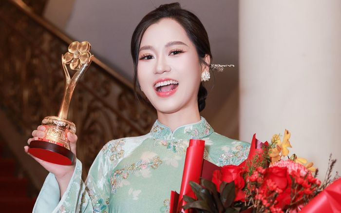 Lâm Vỹ Dạ một mình 'cân' 4 dự án phim Tết 2026