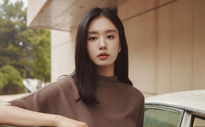 Ahn Eun Jin giảm 10kg, khoe sắc vóc mảnh mai gây sốt