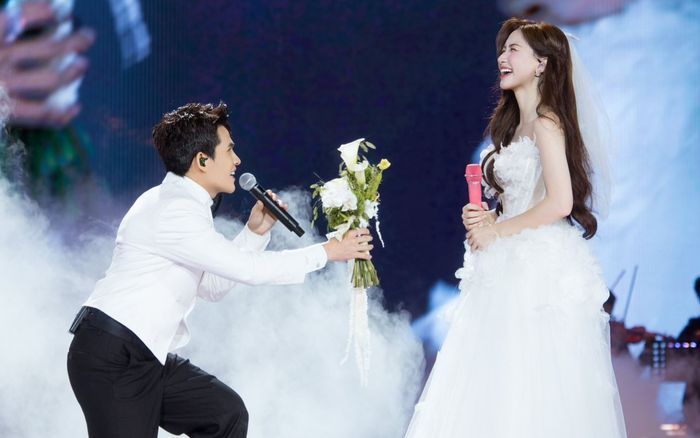 Khán giả xúc động trước 'đám cưới' của Hòa Minzy