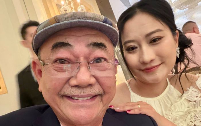 NSND Việt Anh tình tứ với vợ kém 36 tuổi trong ngày Valentine