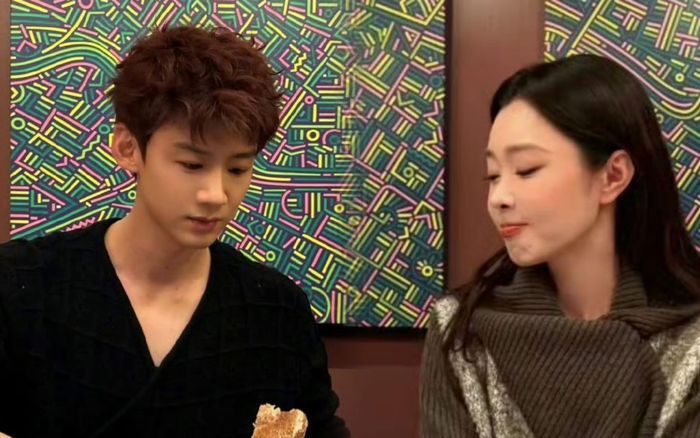 Tống Dật vừa công khai tình cảm với Bạch Kính Đình, lập tức leo hotsearch