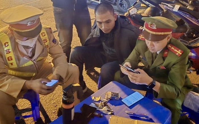 Thanh niên vừa thấy Công an đã vứt xe bỏ chạy, Tổ công tác bắt được liền rõ sự thật phía sau