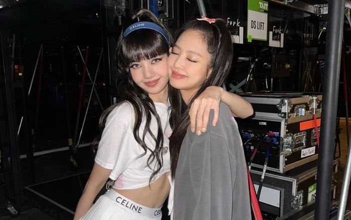 Jennie bất ngờ 'vượt mặt' Lisa