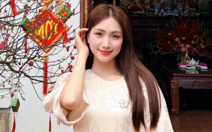 Hòa Minzy diện set đồ tiền tỷ đón xuân