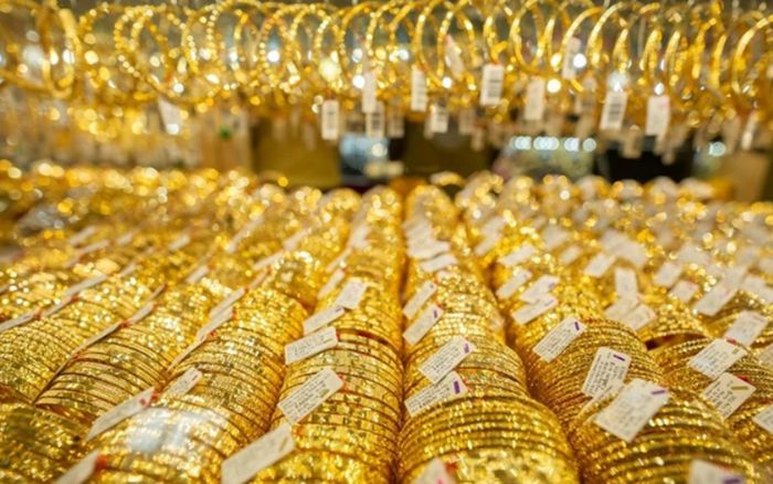 Tin tài chính hôm nay 18/2: Vàng trong nước đứng giá, USD 'chợ đen' tăng mạnh