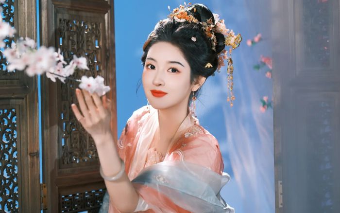 Vương Ngọc Văn duyên dáng trong cổ phục hoa xuân