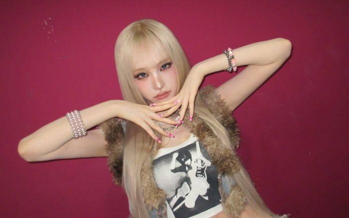 Liz (IVE) gây chú ý với vòng eo siêu nhỏ