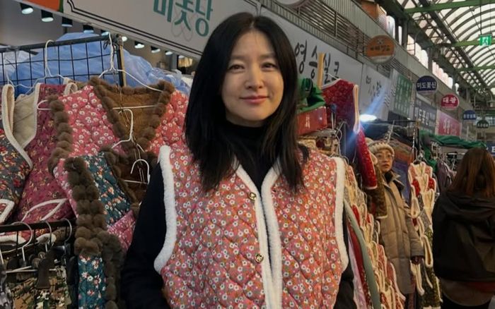 Lee Young Ae đi chợ truyền thống nhân dịp Tết Nguyên đán