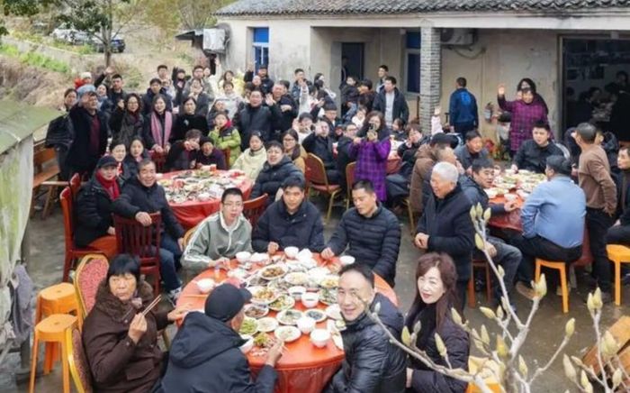 Cụ bà 103 tuổi được con cháu hơn 100 người về chúc Tết, sức khỏe khiến ai cũng nể phục