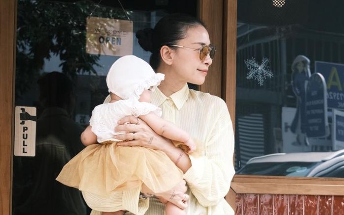 Ngô Thanh Vân lần đầu công khai ảnh cận mặt của con gái