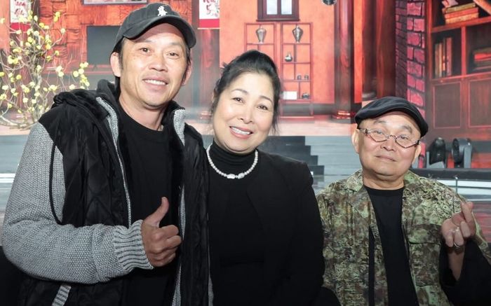 'Dậy sóng' hình ảnh về nghệ sĩ Hoài Linh, Xuân Hinh và Hồng Vân