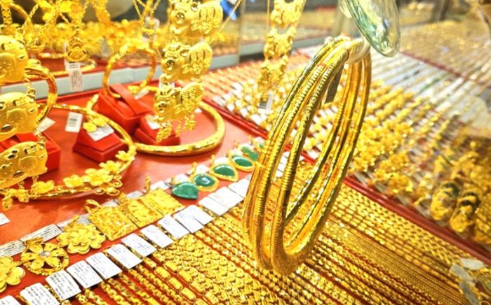 Tin tài chính hôm nay 2/2: Vàng lùi dưới 170 triệu đồng/lượng rồi hồi phục, USD ngân hàng hạ nhiệt