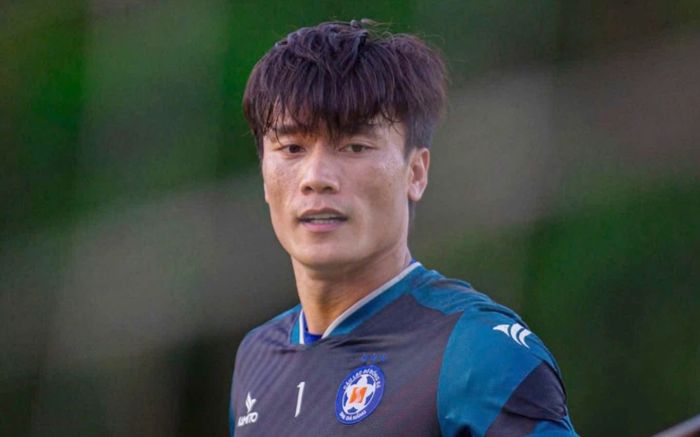 Kết thúc sớm với thủ môn Bùi Tiến Dũng