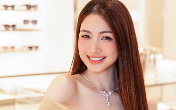 Danh tính người đàn ông thay đổi cuộc đời Hòa Minzy