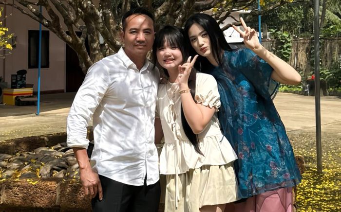 Ý Nhi đón Tết cùng bố và em gái