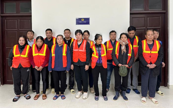 Bắt quả tang nhóm đối tượng có hành vi đáng xấu hổ trên sông Hồng