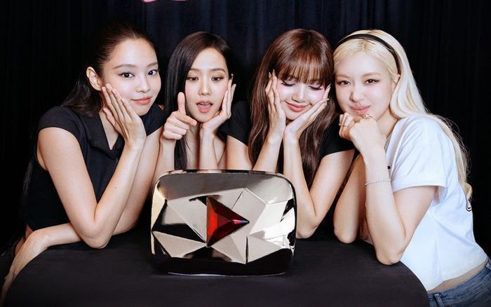 BLACKPINK trở thành nghệ sĩ đầu tiên đạt 100 triệu lượt đăng ký trên YouTube