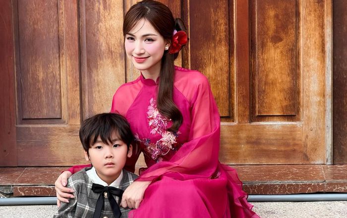 Hòa Minzy 'than thở' về bé Bo