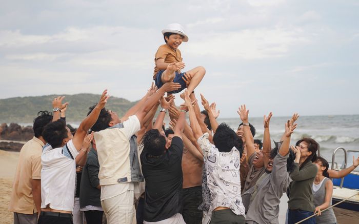 Phim Tết đầu tiên 'xuất ngoại', gây sốt 3 châu lục