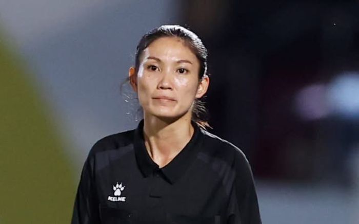 Đã kết thúc với nữ trọng tài Lào