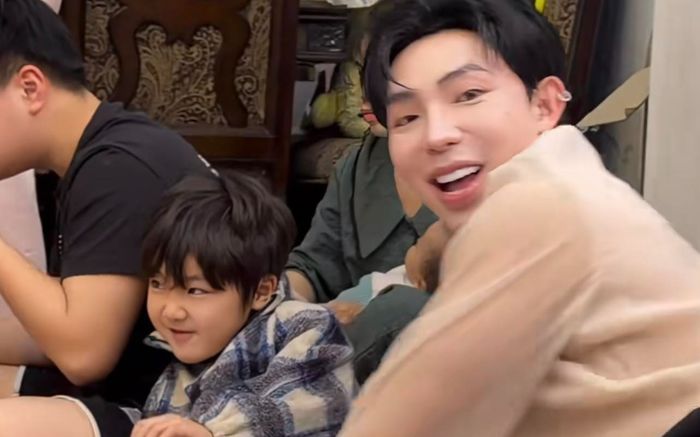 Câu trả lời của con trai Hòa Minzy về Erik gây bất ngờ